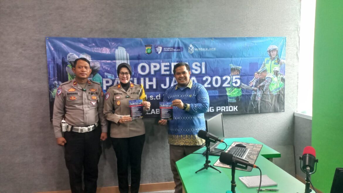 “Polres Pelabuhan Tanjung Priok Sosialisasikan Ops Patuh Jaya 2025 Lewat Siaran Radio”