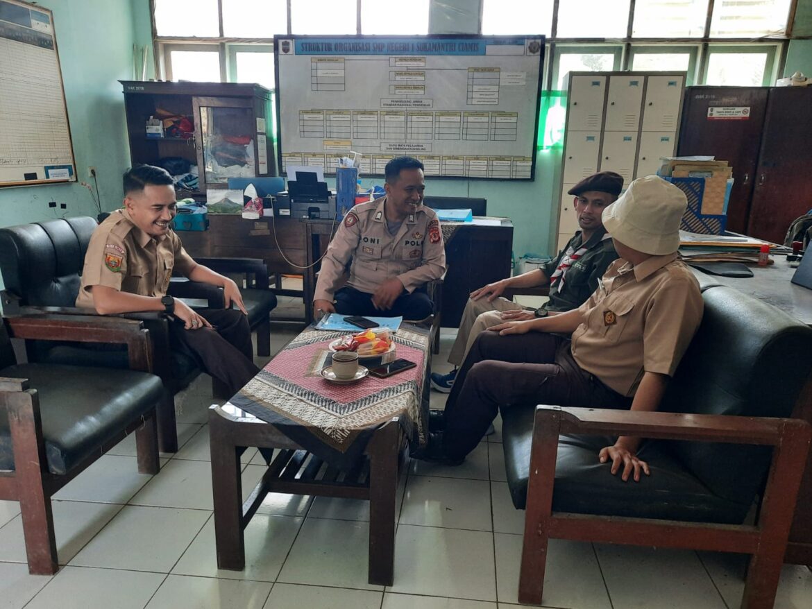 Dukung Kebijakan Pemerintah, Polsek Panjalu Polres Ciamis Koorkom Bareng Kepala SMPN 1 Sukamantri