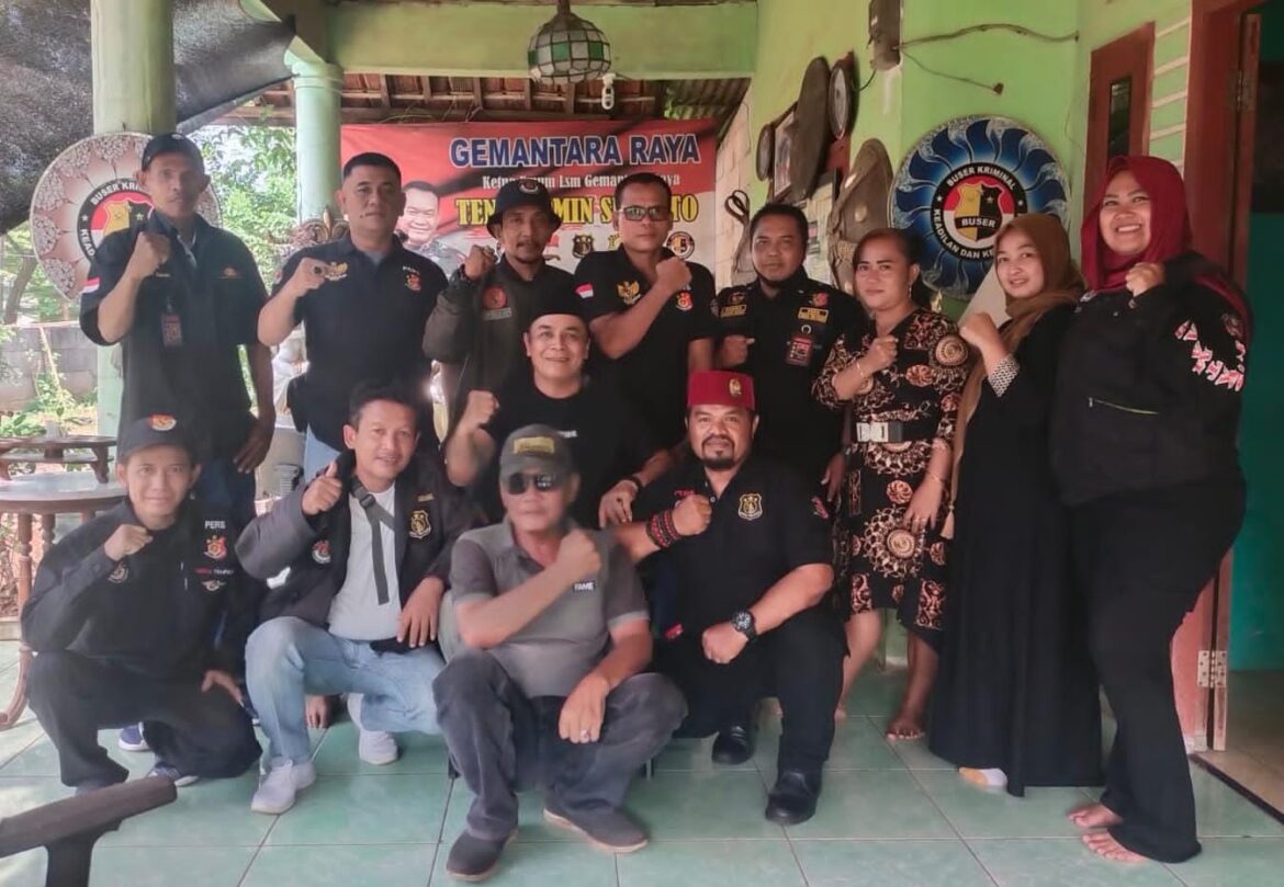 Perwakilan Wartawan Media TNI POLRI Jawa Barat Silaturahmi Ke Abah Tenor Amin Sutanto Pimpinan Pusat Media TNI POLRI