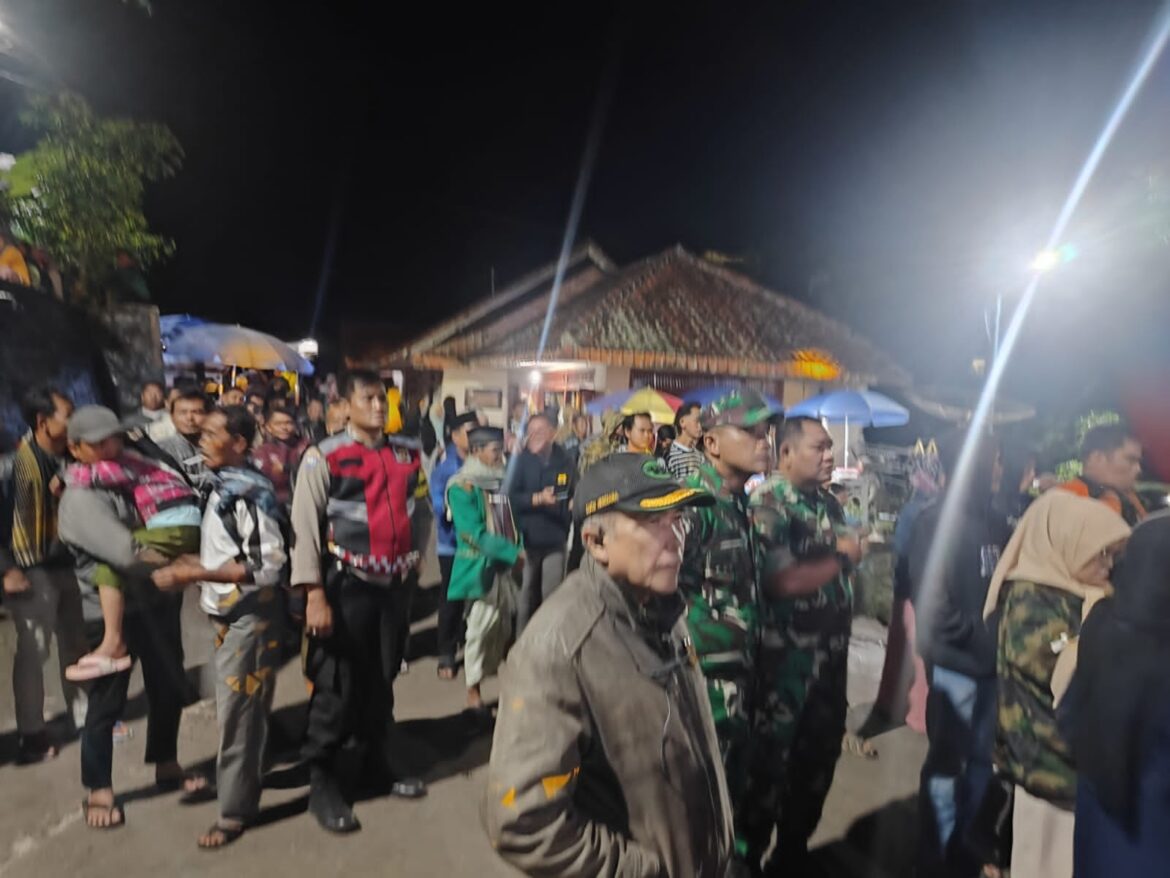 Cipkon Kamtibmas, Polsek Cipaku Hadir Beri Pengamanan Hiburan Syukuran Khitan Anak Tokoh di Pusakasari