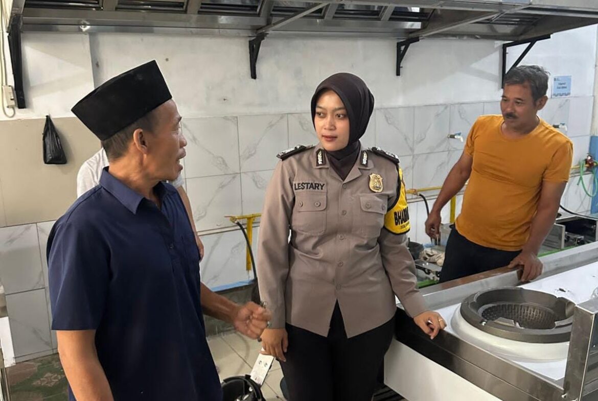 Polwan Bhabinkamtibmas Mekarjadi: Srikandi Pengawal Gizi di Dusun Sedekan