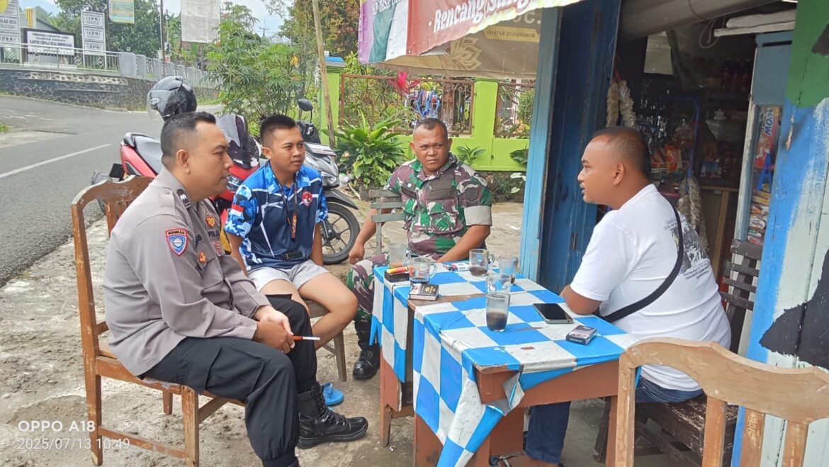 Duet Solid TNI-Polri Jaga Keamanan dan Hati Warga Gunung Sari