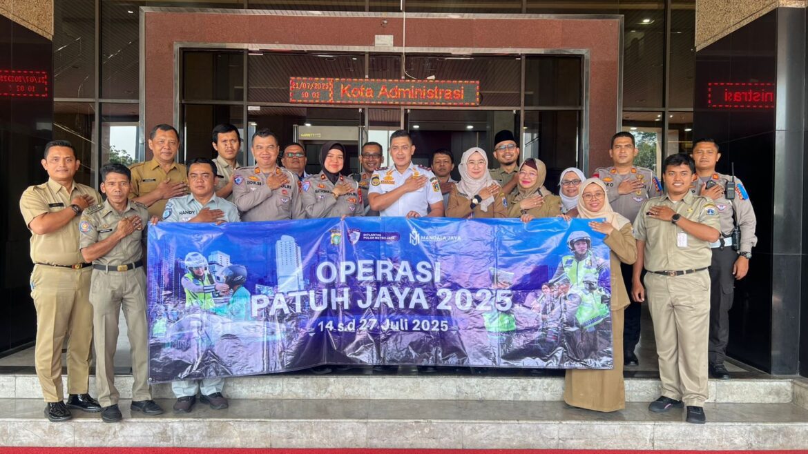 Satlantas Jakbar Gandeng ASN Walikota Jakbar Sosialisasikan Operasi Patuh Jaya 2025