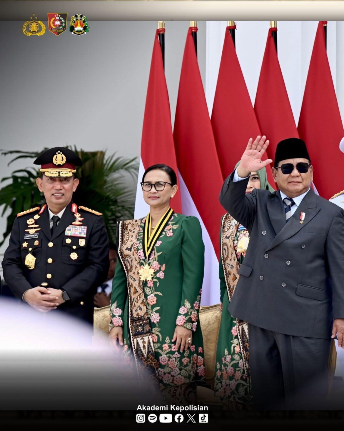 Kapolri Dampingi Presiden Prabowo Lantik 2000 Praspa TNI-Polri di Halaman Istana Merdeka