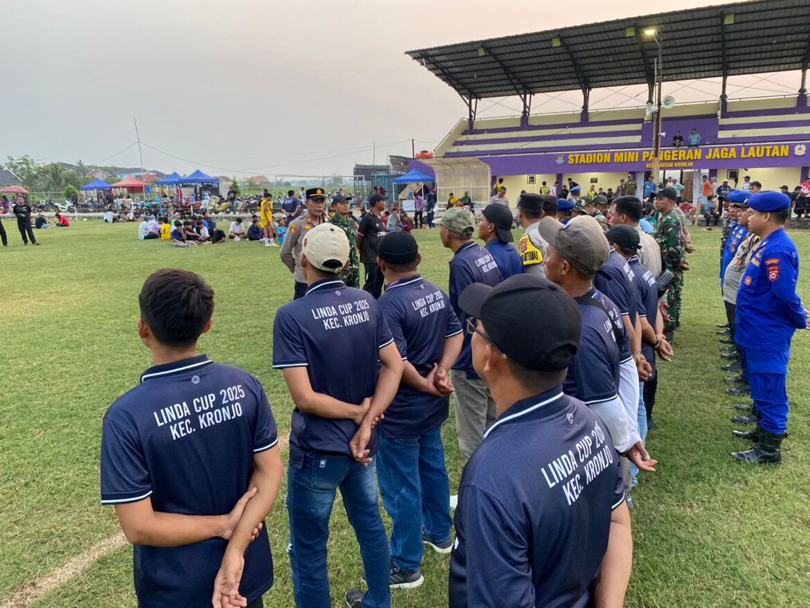 Kapolsek Kronjo Pimpin Apel Konsolidasi Pengamanan Turnamen Sepak Bola LINDA CUP 2025