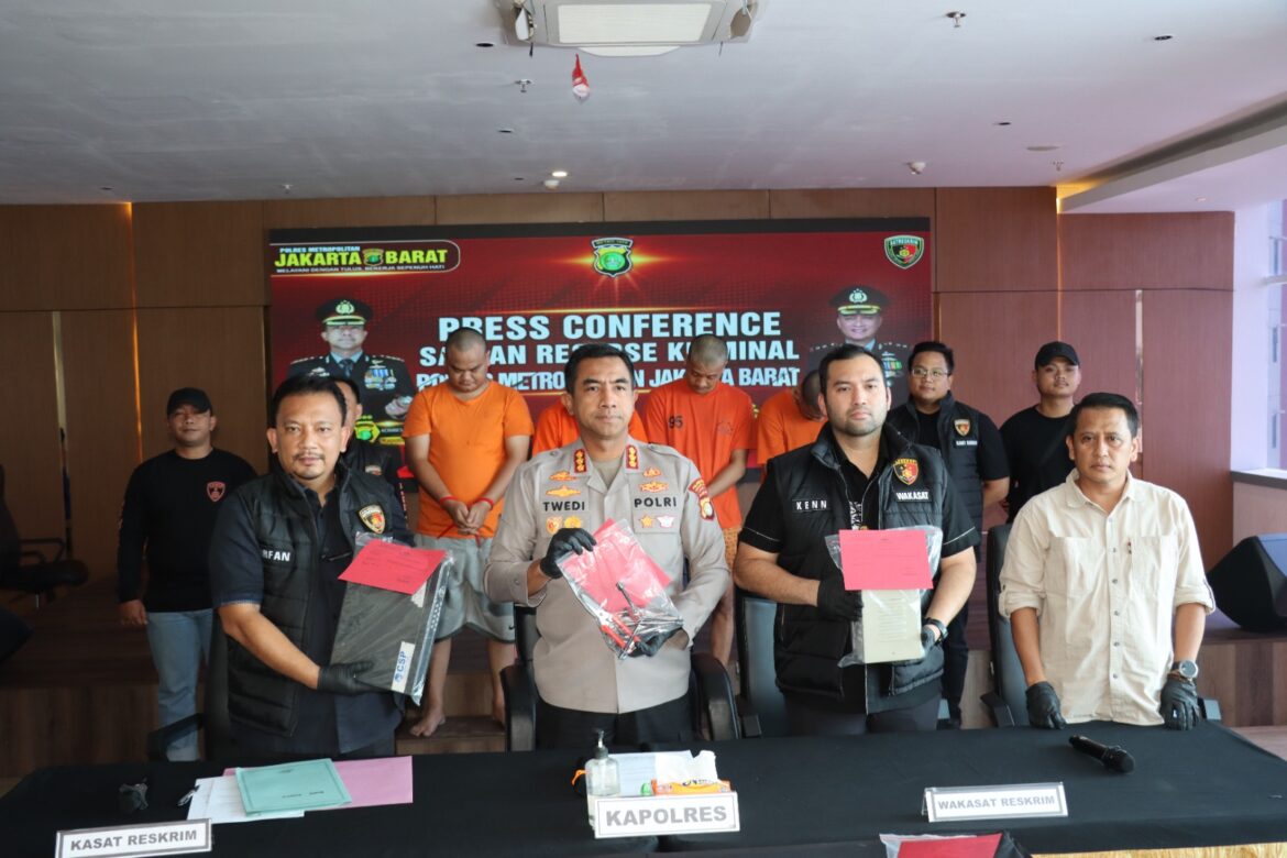 Satreskrim Polres Jakbar Bekuk 4 Spesialis Pembobol Minimarket di Kembangan