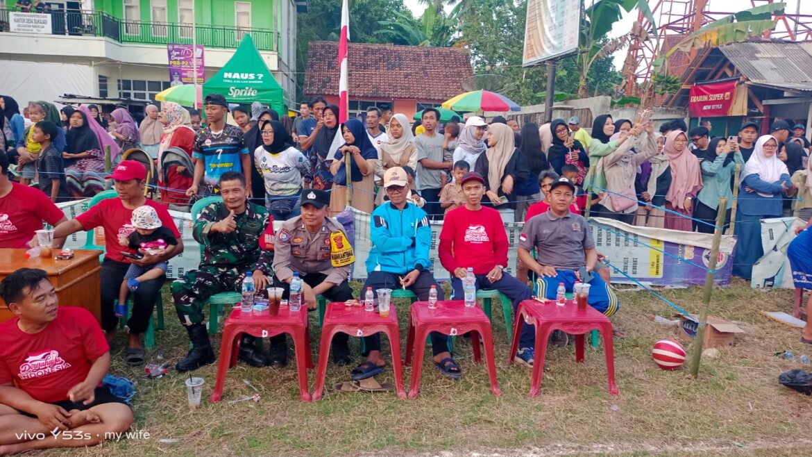 Bhabinkamtibmas Hadiri Turnamen Sepakbola Anak, Wujud Kehadiran Polri dalam Mendukung Kegiatan Positif Masyarakat