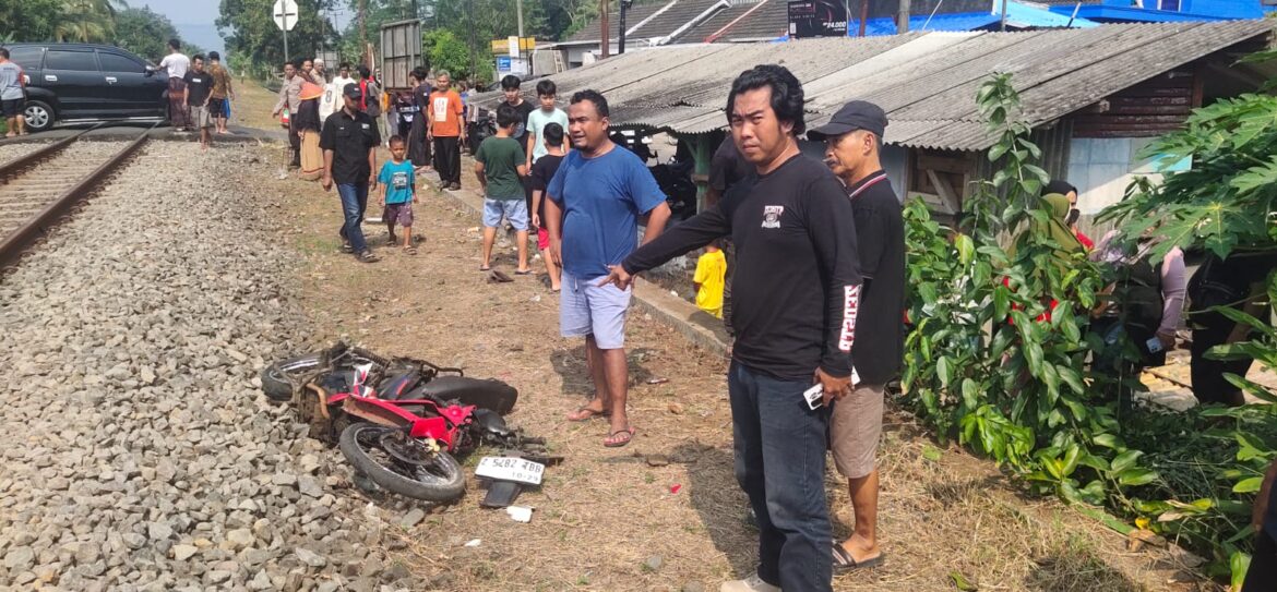 Respon Cepat Polisi Menangani dan Evakusi Korban Tertabrak Kereta Api