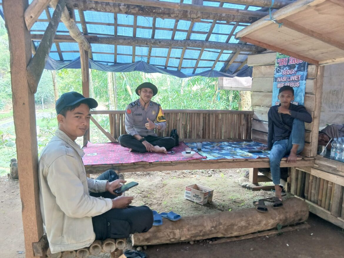 Sukseskan HanPangan Nasional, Polsek Cikoneng Koorkom ke Warga Sukaresik