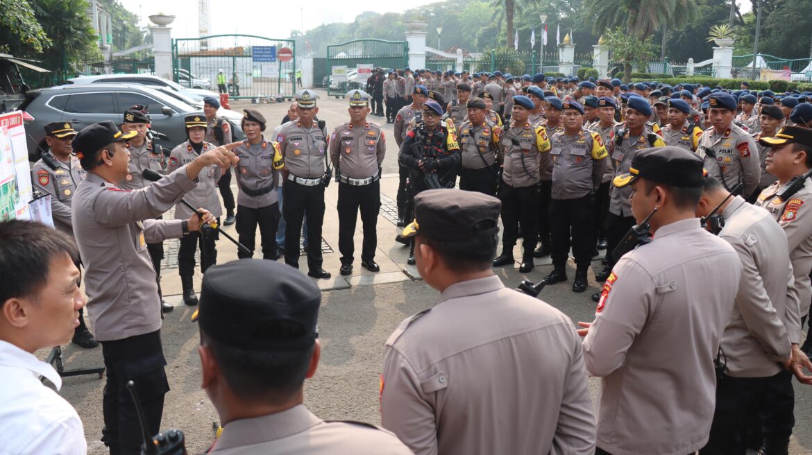 Polisi Siagakan 1.489 Personel, Amankan Aksi BEM SI di Silang Selatan Monas