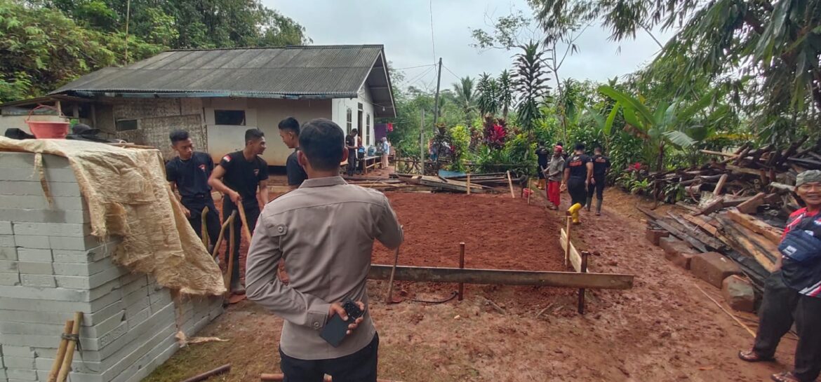 Sinergi Polri dan Masyarakat Wujudkan Rumah Layak Huni di Cikoneng, Tingkatkan Kualitas Hidup Warga