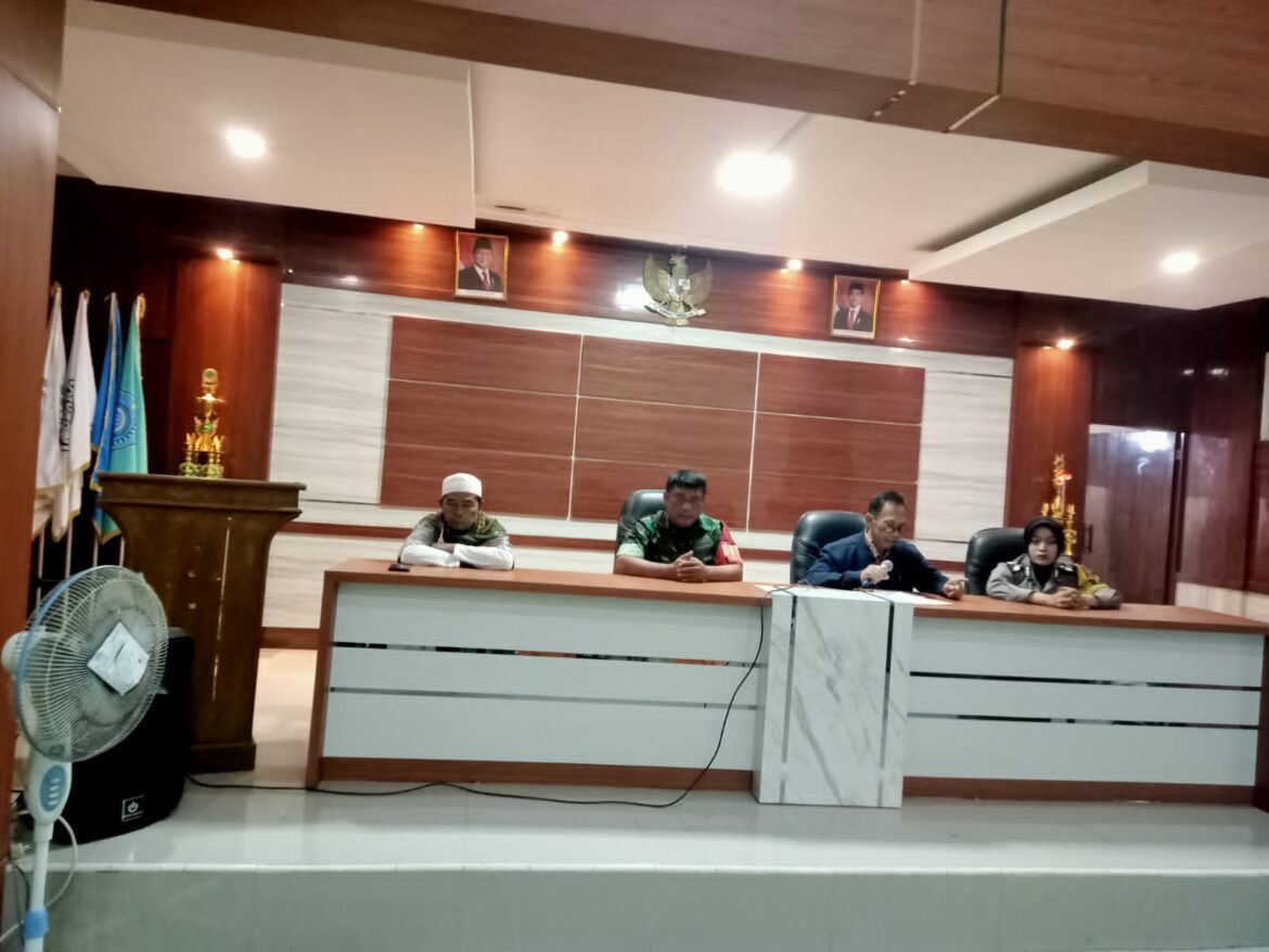 Cipta Kondisi, Polsek Ciamis Polres Ciamis Ikuti Rapat Persiapan HUT RI ke-80 Tingkat Desa Mekarjadi