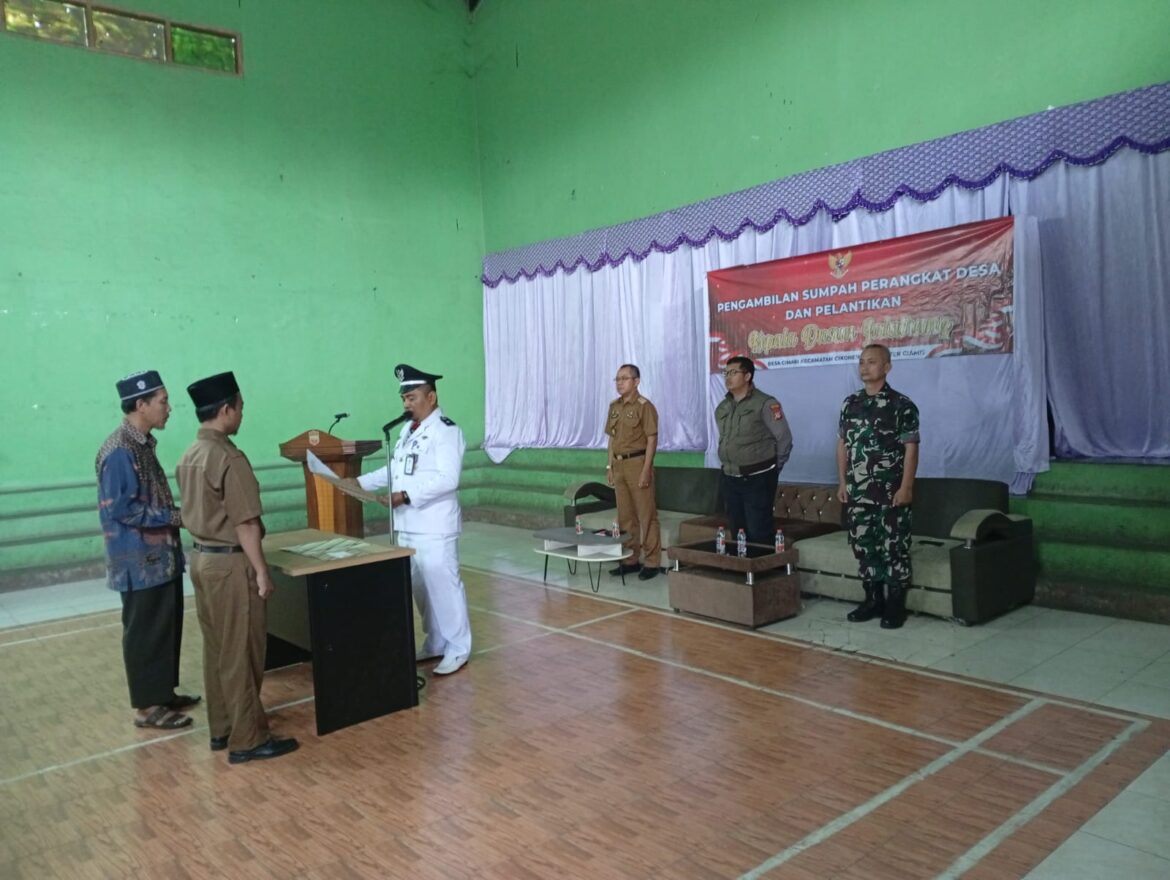 Sinergitas Polri dan Pemerintah, Polsek Cikoneng Hadiri Pelantikan Perangkat Desa Cimari