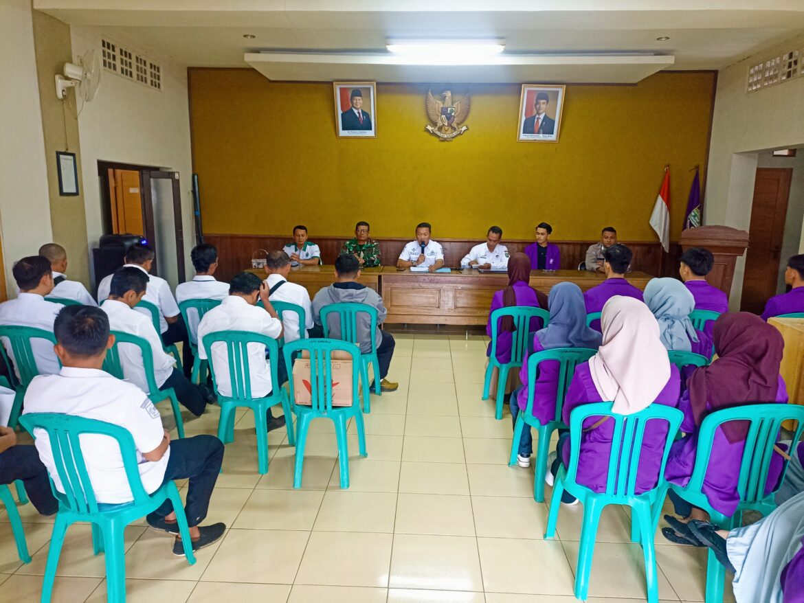 Polsek Kawali Polres Ciamis Monitoring Perkenalan Mahasiswa KKN Unigal di Desa Awiluar