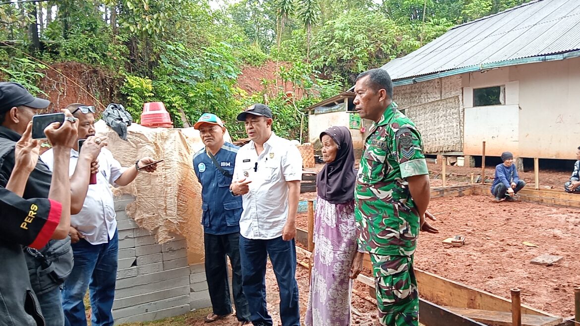 Dari Bantuan Bupati ke Aksi Nyata: Rumah Ibu Unamah Dibangun Lewat Gotong Royong Warga Kujang