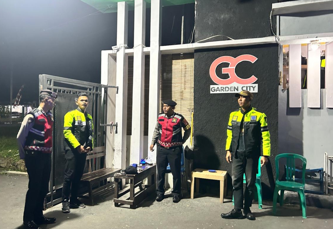 Cipkon Jam Rawan, Sat Samapta Polres Ciamis Patroli ke Perum Garden City Beri Imbauan Kamtibmas