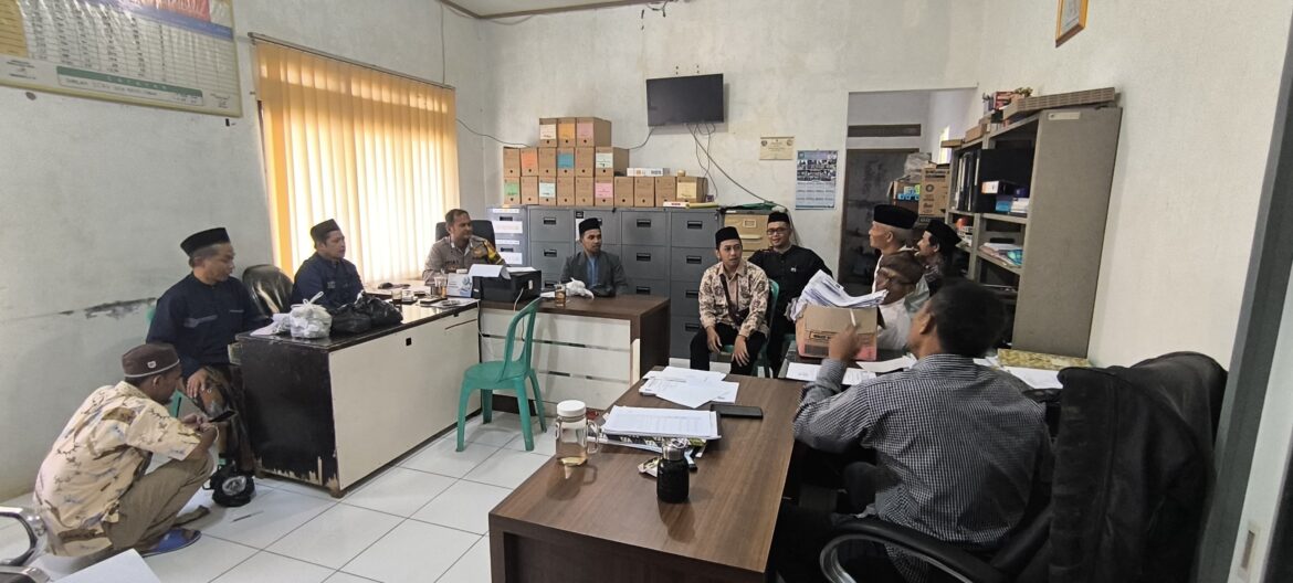 Polsek Cikoneng Polres Ciamis Sosialisasi Pencegahan Aksi Premanisme ke Koperasi Merah Putih di Nasol