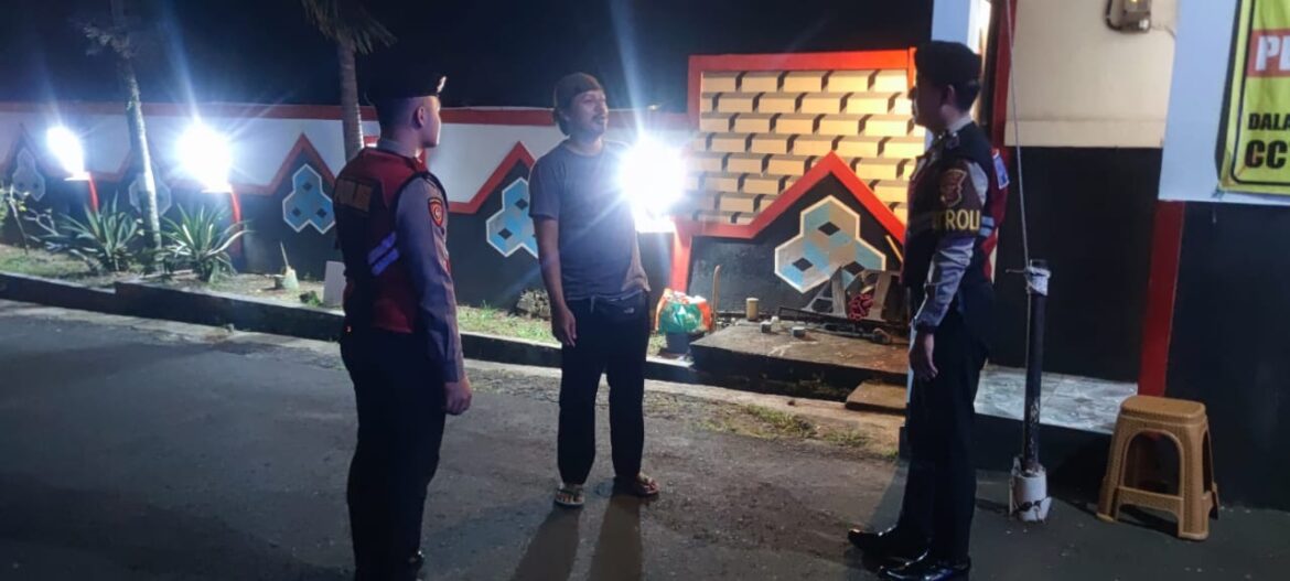 Cipkon Jam Rawan, Sat Samapta Polres Ciamis Patroli ke Perum Jati Indah Beri Imbauan Kamtibmas