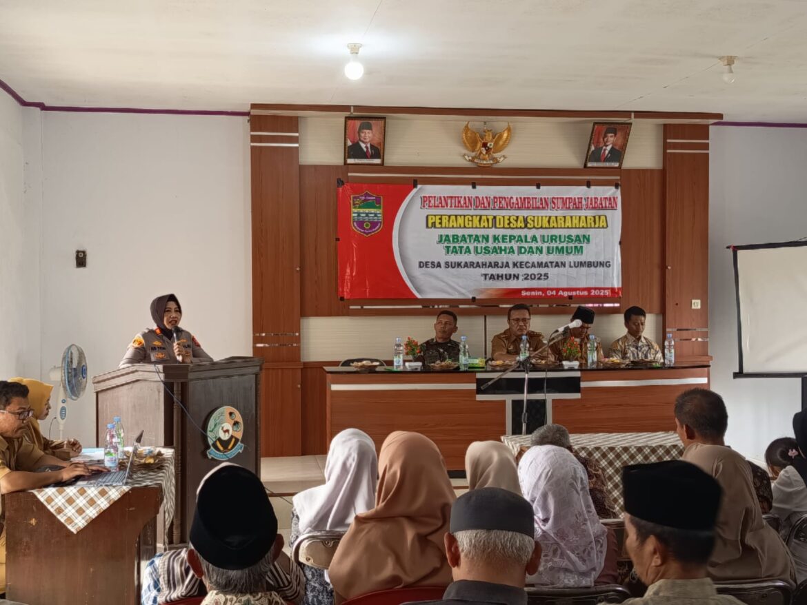 Sinergitas Polri dan Pemerintah, Polsek Kawali Hadiri Pelantikan Perangkat Desa Sukaraharja