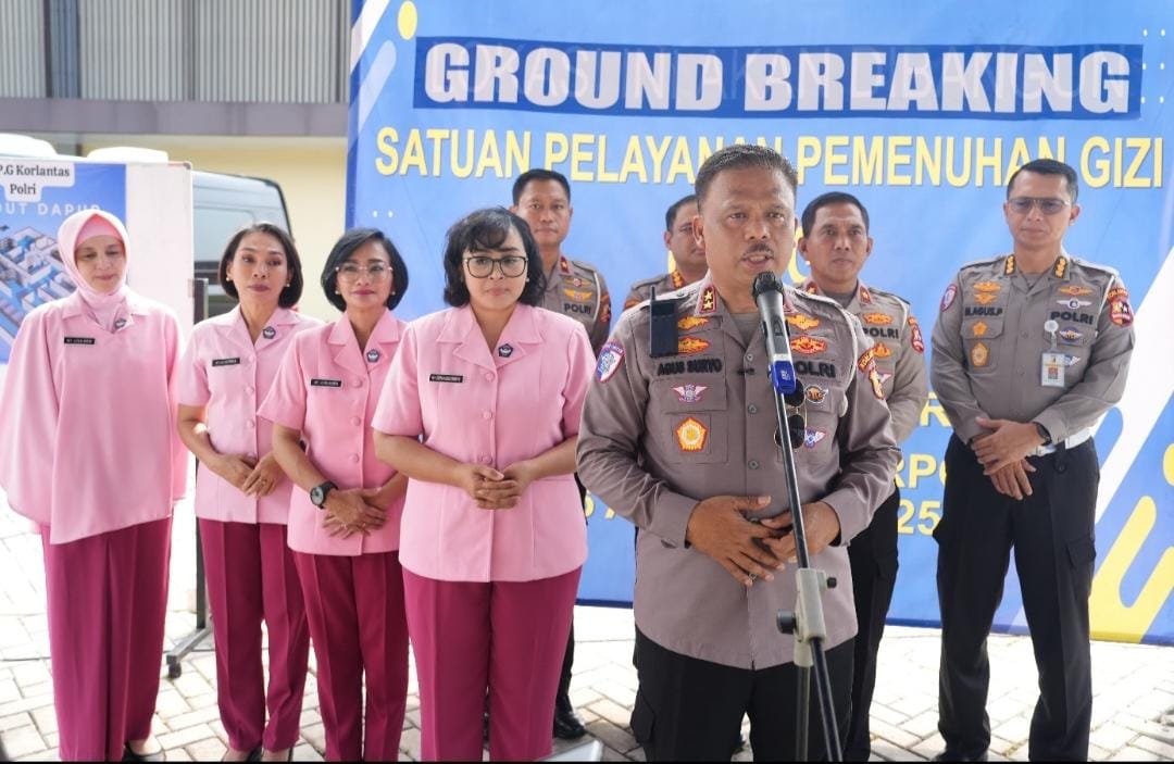 Sukseskan Program MBG dari Pemerintah, Kakorlantas Tinjau Langsung Groundbreaking SPPG Korlantas Polri 