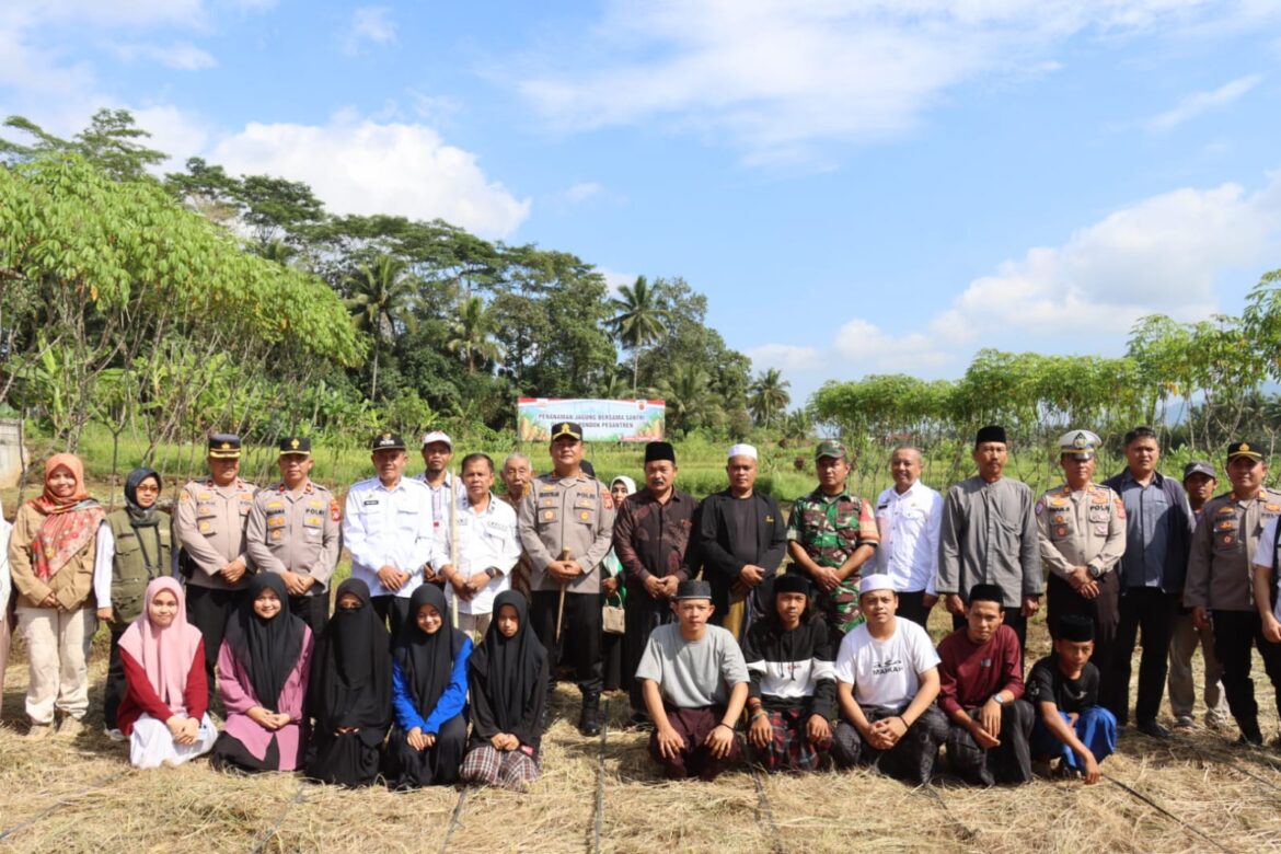 Perkuat Ketahanan Pangan, Polres Ciamis Tanam Jagung Serentak di Pesantren, Dukung Kesejahteraan Petani