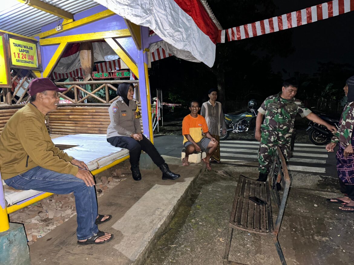 Perkuat Sinergitas, Polsek Ciamis Polres Ciamis Beri Binluh ke Warga Mekarjadi Saat Malam Hari