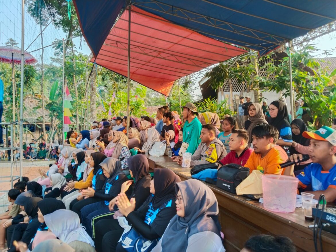 Polsek Kawali Kawal Final Turnamen Bola Voly Desa Awiluar Demi Keamanan dan Kenyamanan Warga