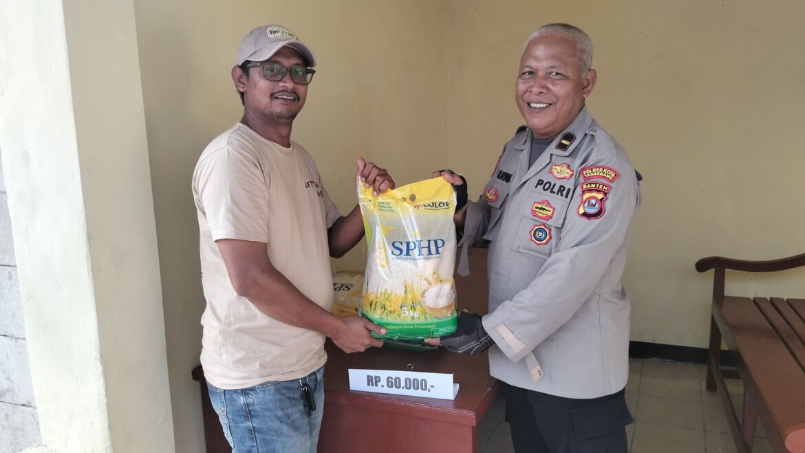 Polresta Tangerang Gelar Gerakan Pangan Murah di Polsek Kronjo