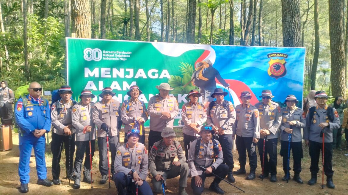 Kapolda Jabar Tanam 500 Pohon Endemik di Kaki Gunung Ciremai, Dukung Pelestarian Alam