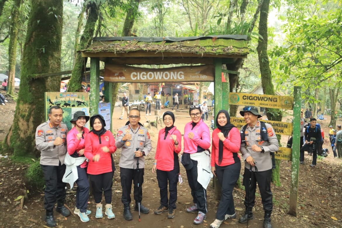 Ibu Kapolda Jabar, Ketua Bhayangkari sampai Puncak Gunung Ciremai, Melesat Bak Panah Srikandi
