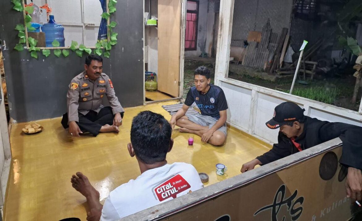 Datangi Warga Adimulya, Polsek Lakbok Koorkom Sampaikan Maklumat Kapolda Jabar