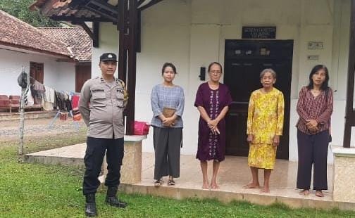Polsek Cisaga Berikan Pengamanan Kegiatan Ibadah Minggu Pagi di Gereja Kristen Pasundan