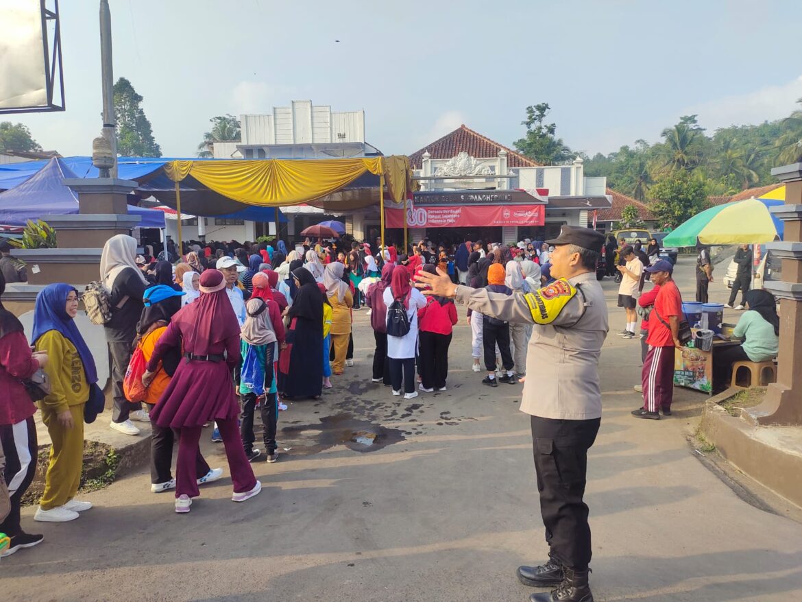 Polsek Panumbangan Polres Ciamis Monitoring Jalan Sehat Peringatan HUT ke-80 RI di Sindangherang