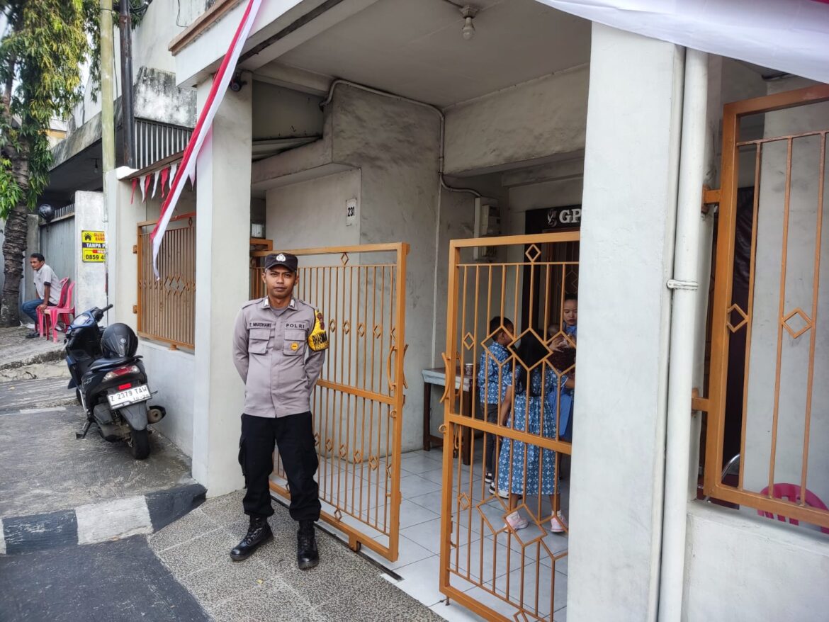 Cipkon Acara Keagamaan, Personel Polres Ciamis Siaga di Gereja Pantekosta Ciamis Ciptakan Kenyamanan