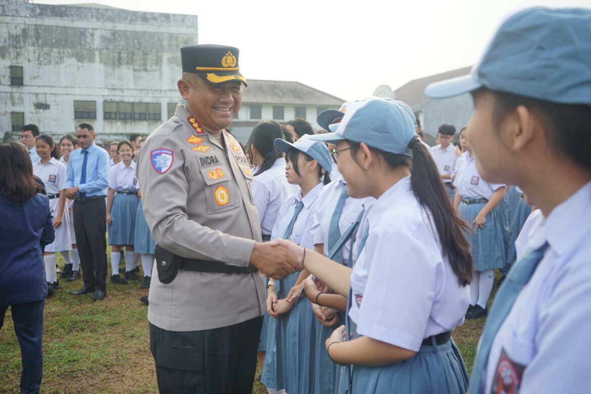 Jadi Pembina Upacara di Sekolah SMAS Tarakanita, Kapolresta Tangerang Imbau Pelajar Jauhi Pelanggaran Hukum