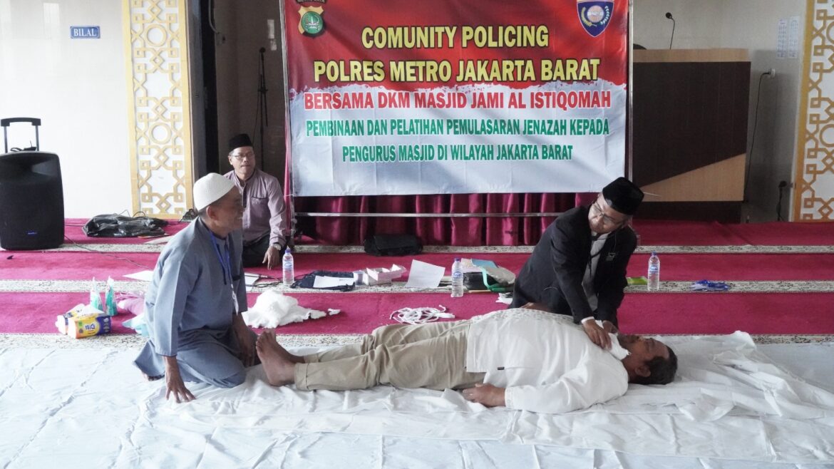 Polres Metro Jakbar Gelar Pelatihan Pemulasaran Jenazah, Perkuat Kepedulian Dan Keterampilan Pengurus Masjid