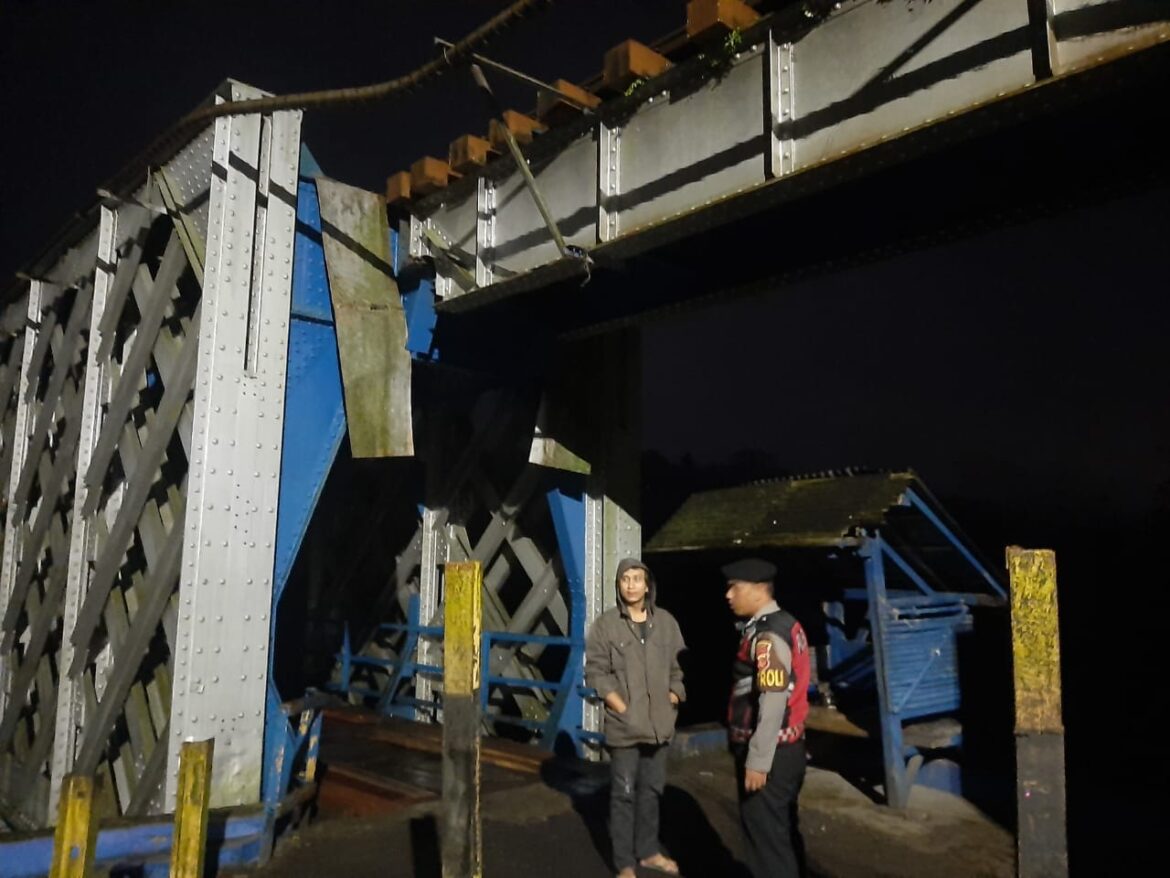 Jaga Harkamtibmas, Samapta Polres Ciamis Keliling Perkotaan Sambangi dan Jembatan Cirahong