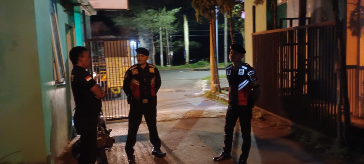 Cipkon Jam Rawan, Sat Samapta Polres Ciamis Patroli ke Perum Green Garden Beri Imbauan Kamtibmas