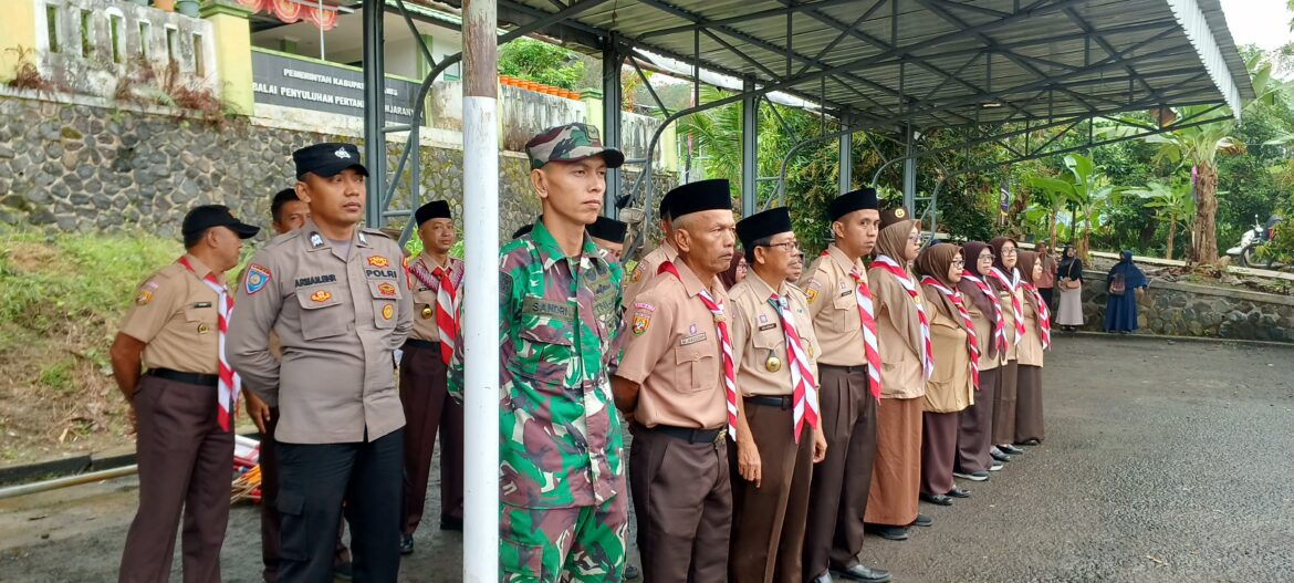 Polsek Banjarsari Polres Ciamis Ikuti Upacara Peringatan Hari Pramuka ke-64 di Banjaranyar