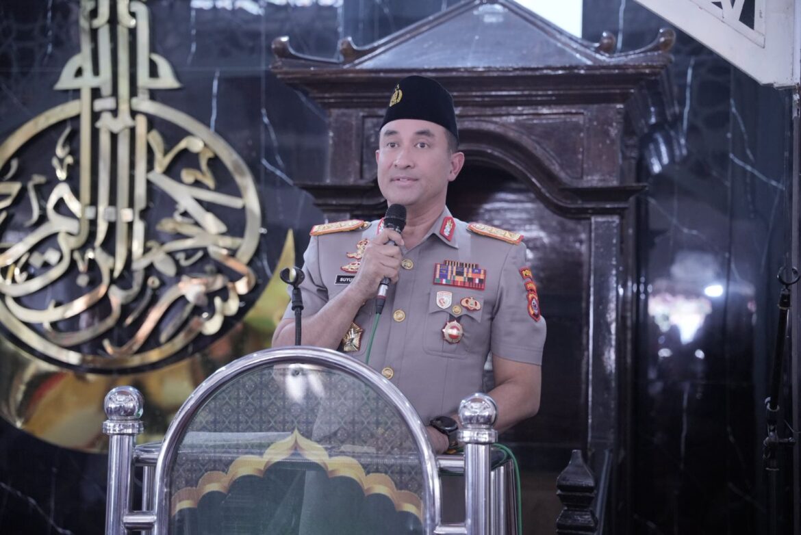 Kapolda Banten Sampaikan Pesan Kamtibmas Saat Shalat Jumat Keliling di Masjid Agung Atsauroh Kota Serang