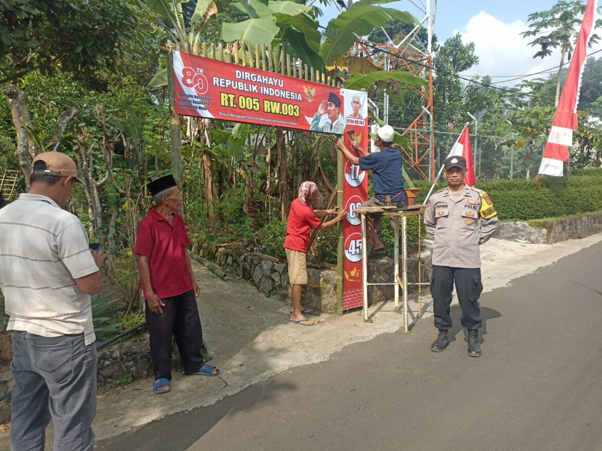 Cipta Kondisi, Polsek Cikoneng Polres Ciamis Ikuti Rapat Teknis HUT ke 80 RI Tingkat Desa Sindangsari