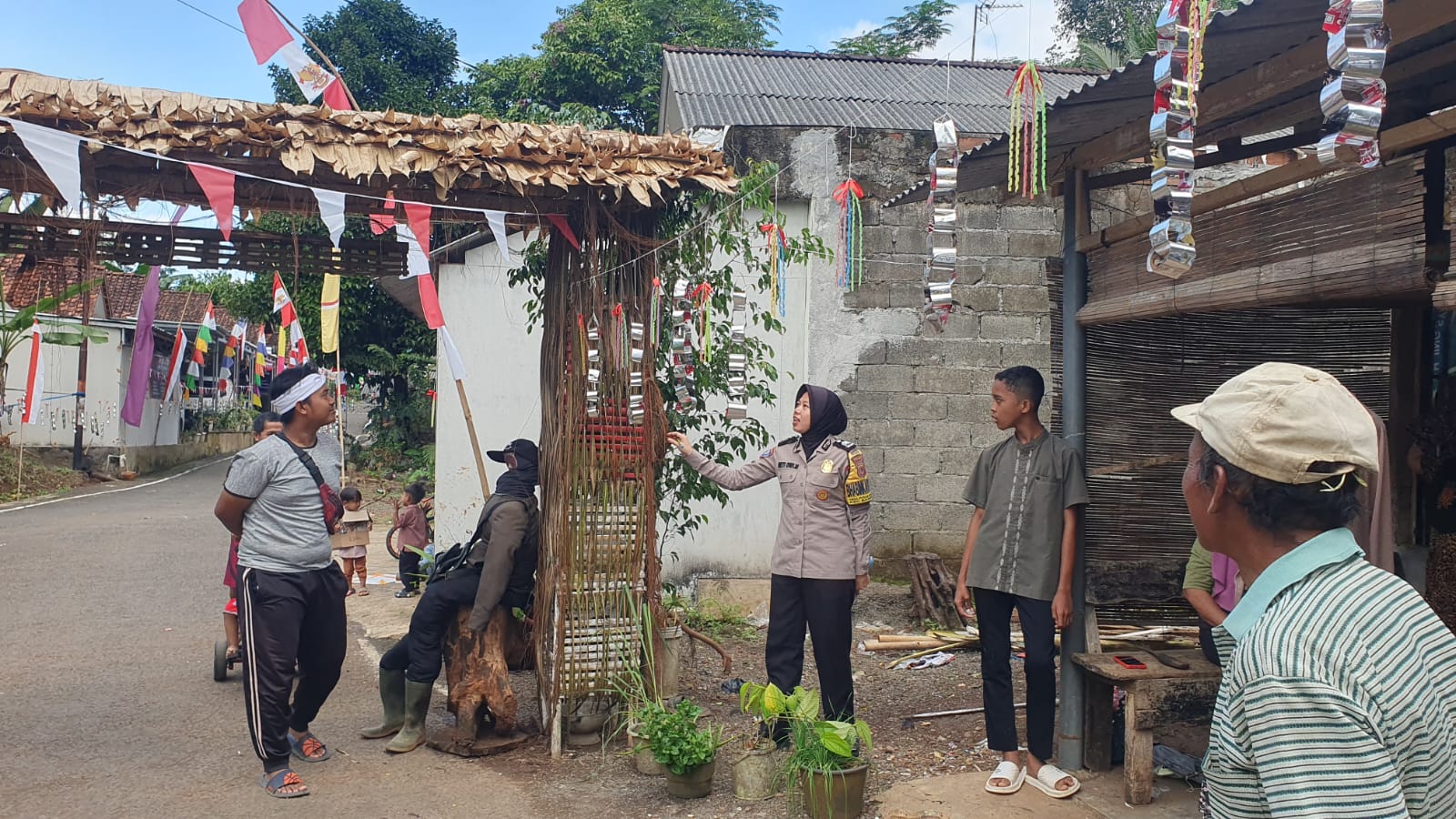 Kapolres Ciamis Dukung Peran Aktif Polri dalam Penilaian Gapura HUT RI ke-80 di Desa Pusakanagara