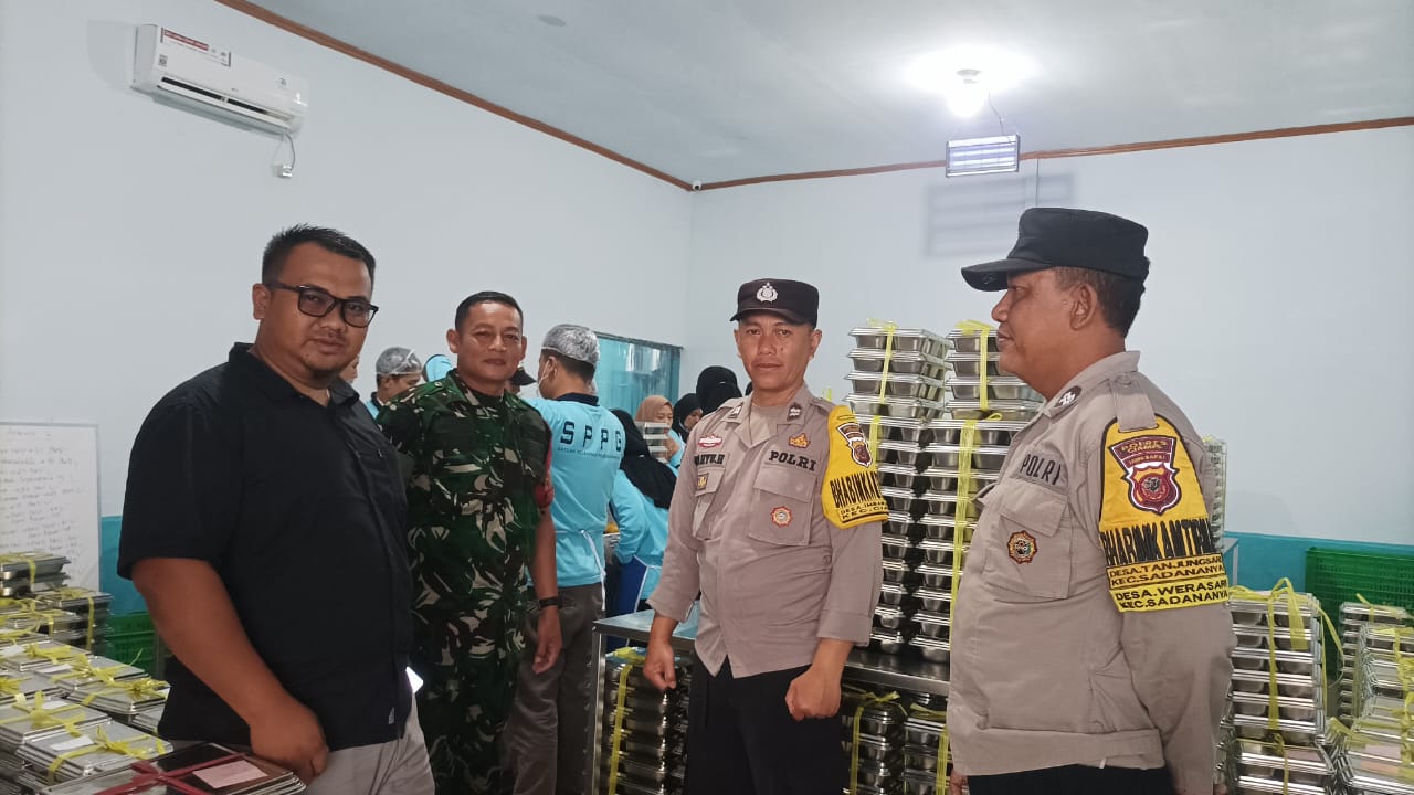 Polsek Ciamis Polres Ciamis Ikut Pantau Program MBG di Wilayah Desa Werasari