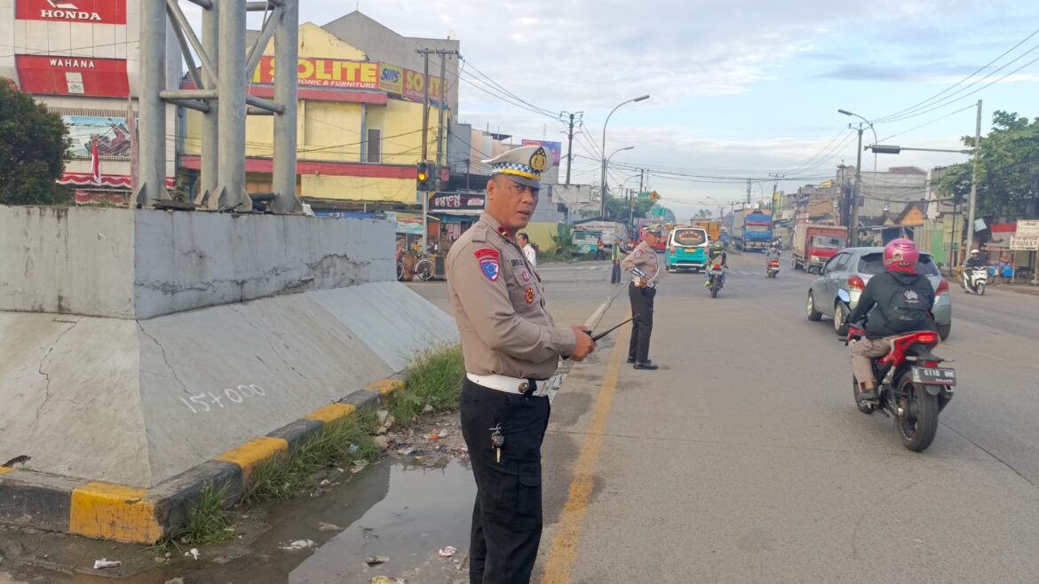 Rutinitas Pengaturan Arus Lalu Lintas Pagi Hari Kanit Satlantas Polsek Balaraja Polresta Tangerang di Wilayah