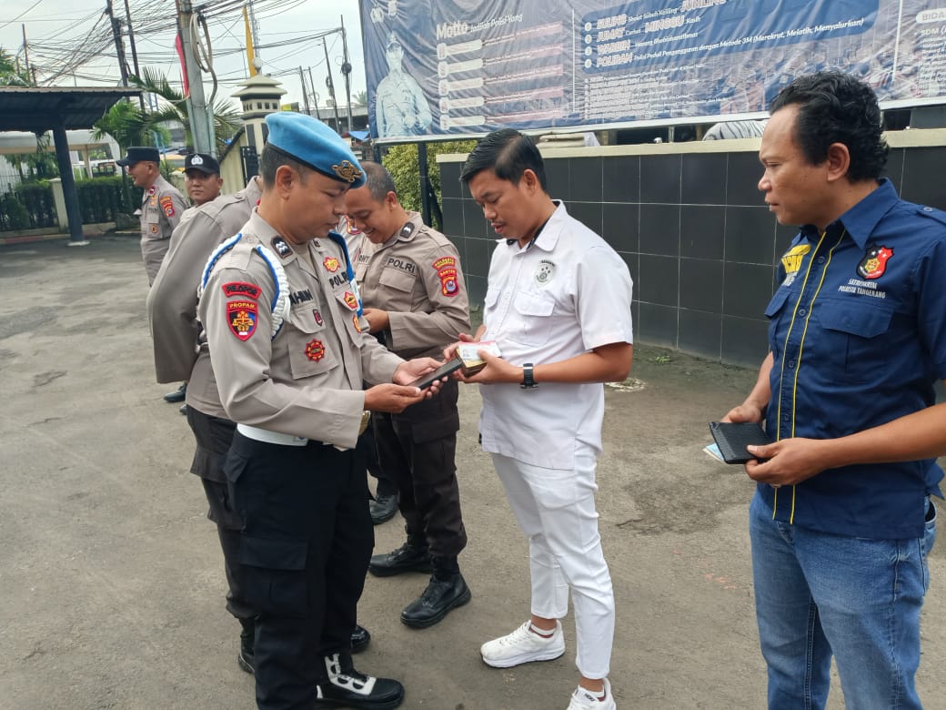 Kanit Provos Aiptu Sahrudin Laksanakan Pemeriksaan Administrasi kepada Personel Polsek Balaraja Polresta Tangerang
