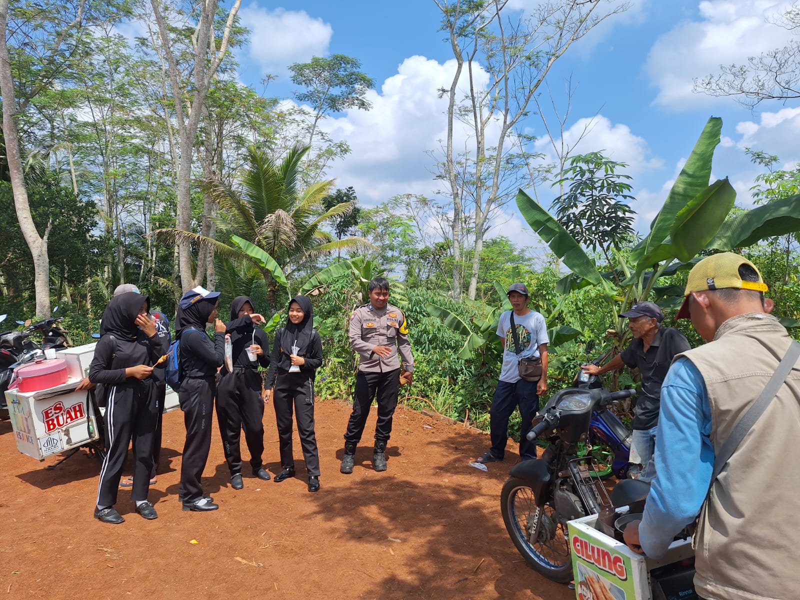 Perkuat Sinergitas, Polsek Sukadana Polres Ciamis Koorkom Bareng Pelajar di Salakaria