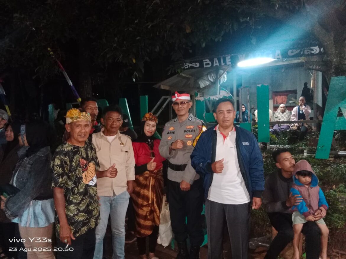 Bhabinkamtibmas Polsek Ciawi Hadiri Pentas Seni HUT RI ke-80 di Desa Bendungan
