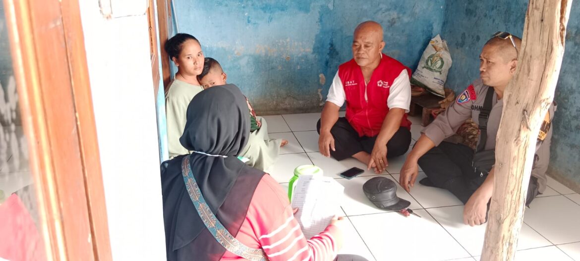 Dekatkan Diri dengan Warga, Bhabinkamtibmas Polsek Cijeruk Rutin Lakukan Sambang