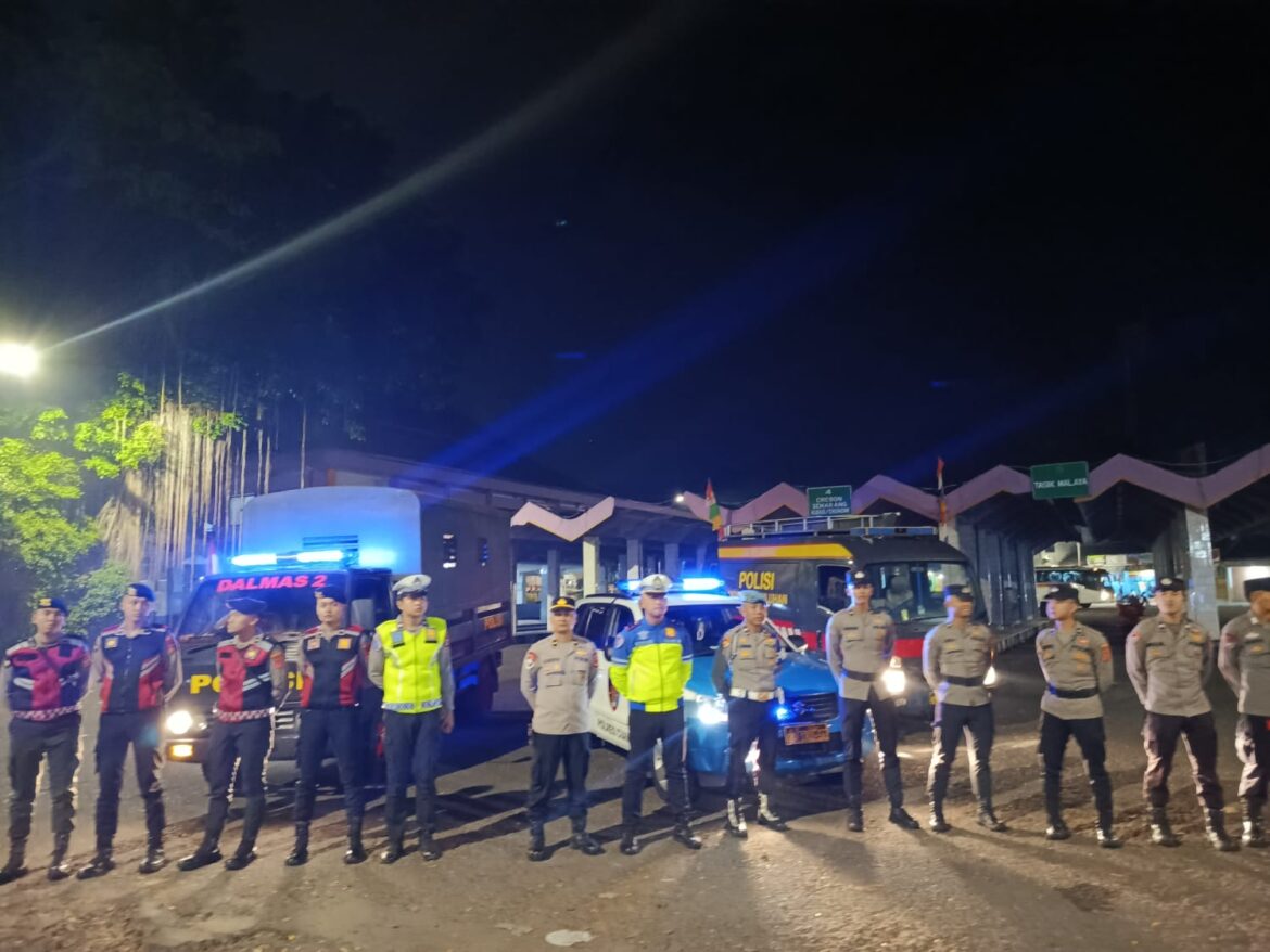 Berikan Rasa Nyaman, Wakapolres Ciamis Pimpin Langsung Patroli KRYD Skala Besar di Akhir Pekan