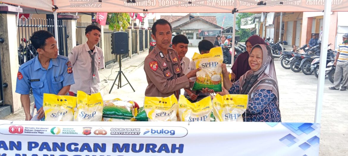 Dukung Gerakan Pangan Murah Polsek Nanggung Polres Bogor Buka Stand Beras SPHP